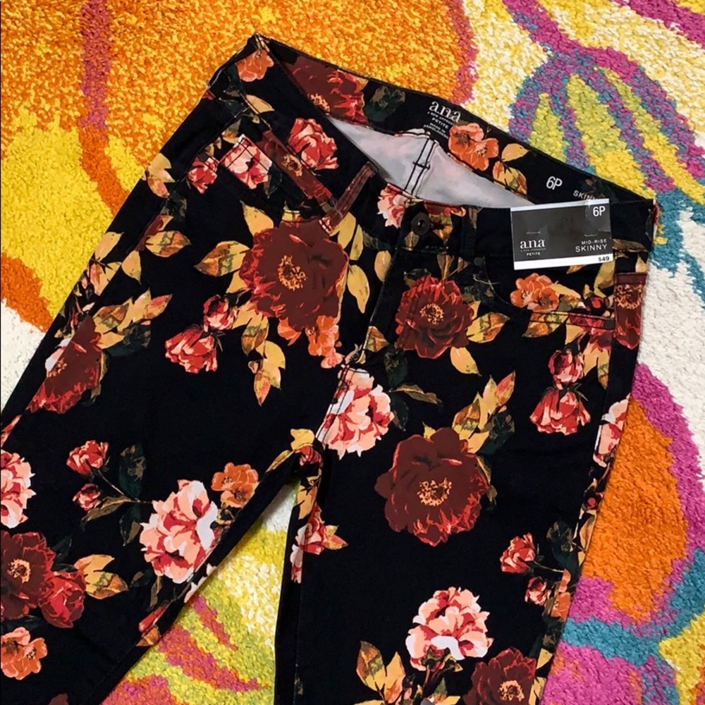 a.n.a Floral Pants - Picture 5 of 10